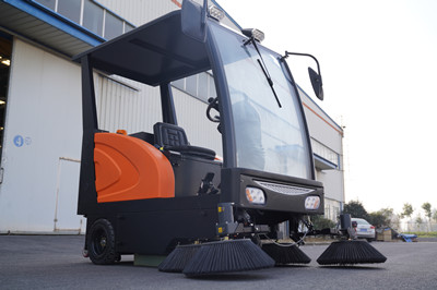 榮事達RS-DS180駕駛式清掃車 榮事達RS-DS180駕駛式掃地機.jpg