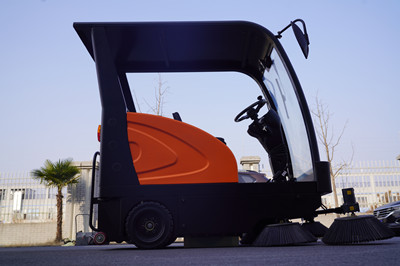 榮事達駕駛式掃地機 榮事達駕駛式掃地機.jpg