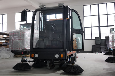 初次使用工業(yè)掃地機需要注意什么 初次使用工業(yè)掃地機需要注意什么.jpg